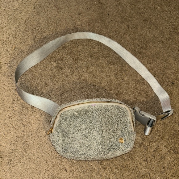 Cozy Gray Sherpa Crossbody Bag - Picture 1 of 4